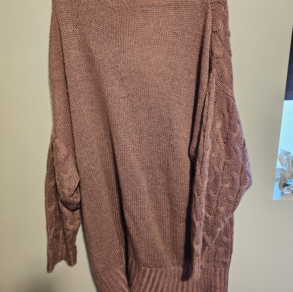 Rose gold and light green sweater. - Picture 2 of 6